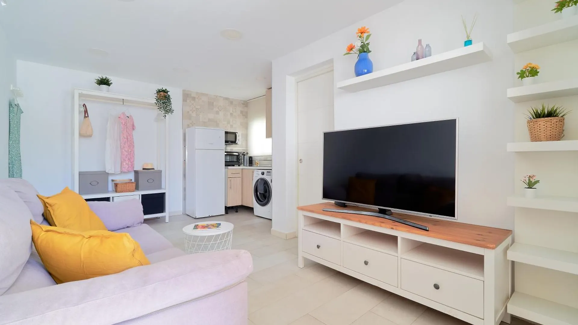 Romantico Estudio En La Playa De Pedregalejo By Alterhome contacts