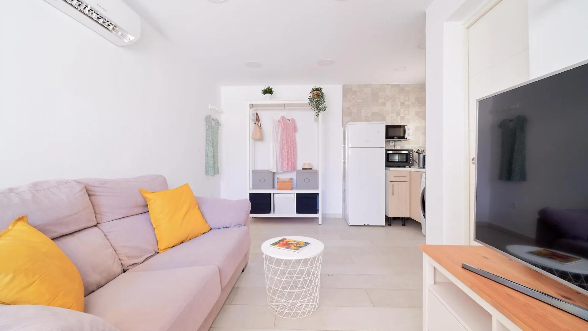 Romantico Estudio En La Playa De Pedregalejo By Alterhome Malaga Spain